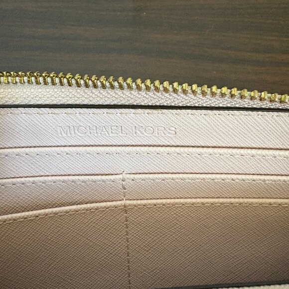 Michael Kors Jet Set Travel Large Logo Quarter-Zip Wallet - Picture 6 of 7